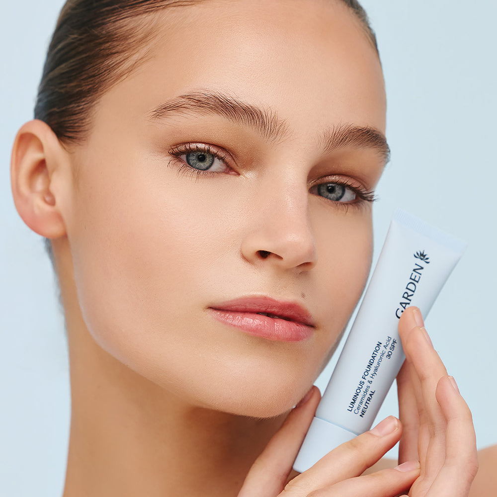 GARDEN Švytintis makiažo pagrindas, Luminous Foundation 102 PORCELAIN, 30 ml