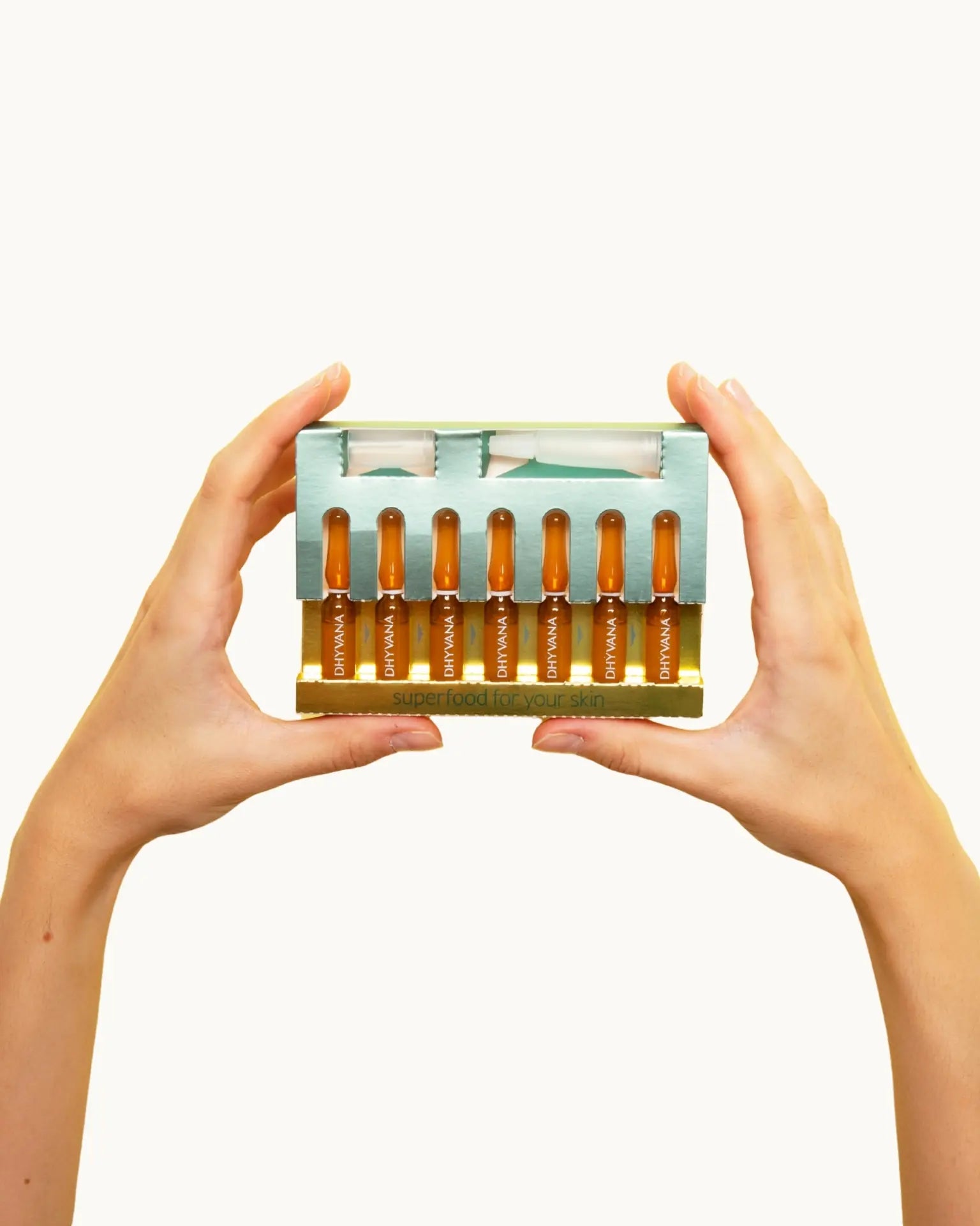 DHYVANA "CELLULAR REPAIR" Drėkinamasis atkuriamasis serumas nuo tamsių paakių, 7x2 ml